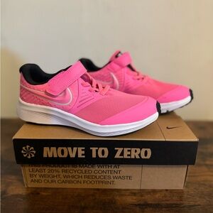 Girls Nike Sneakers *Size 2.5